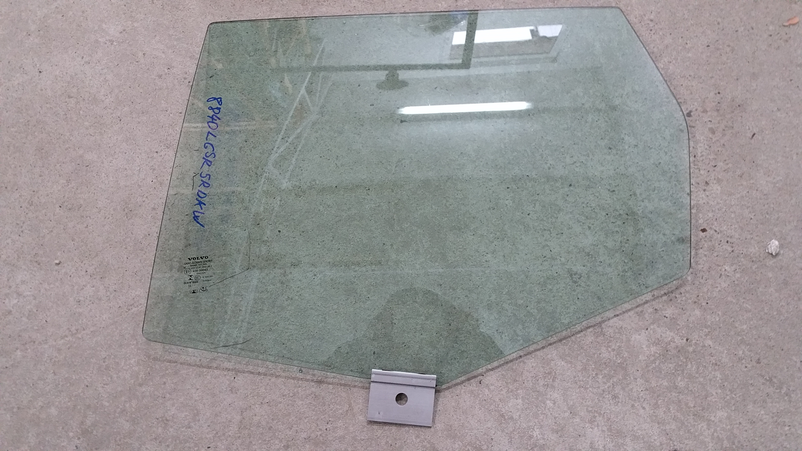 VOLVO XC60 L ORIGINAL POUŽITÉ